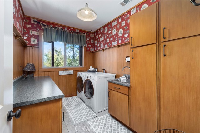 39828 Granite Ridge Lane, Bass Lake CA: https://media.crmls.org/medias/ad417510-7ce2-43eb-9a72-48155f432a21.jpg