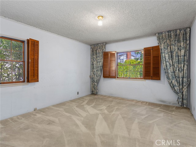 10348 Woodbridge Street, Toluca Lake CA: https://media.crmls.org/medias/ad41aa17-d697-4acb-aa36-6fbb9f72e88d.jpg