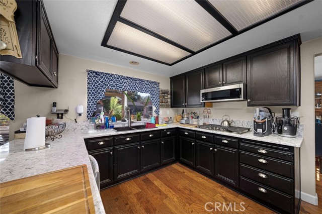 Detail Gallery Image 13 of 60 For 554 Edgewater, Oceanside,  CA 92057 - 4 Beds | 3 Baths