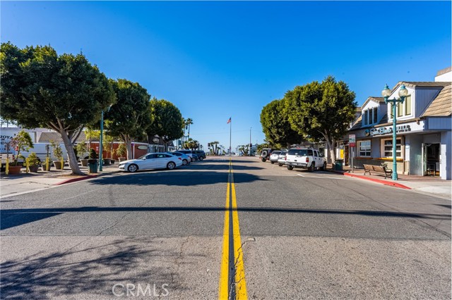 1207 Seal Way, Seal Beach CA: https://media.crmls.org/medias/ad42d32d-c1cb-4cb1-9511-c4b6581abb9c.jpg