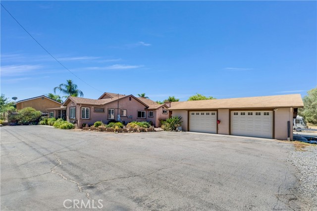 Detail Gallery Image 2 of 40 For 24517 Adams Ave, Murrieta,  CA 92562 - 5 Beds | 3/1 Baths