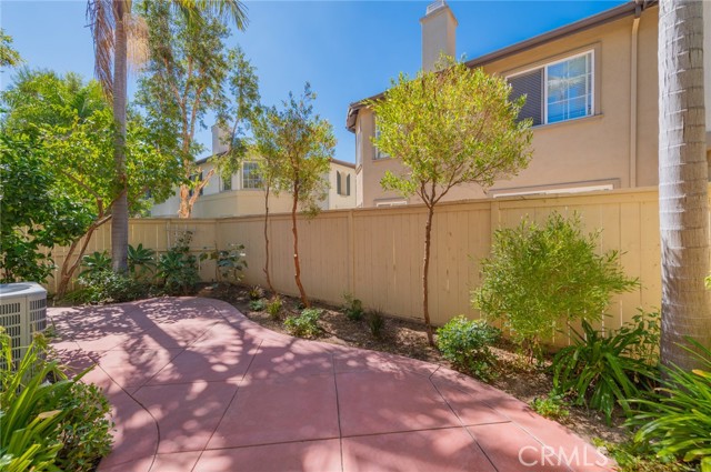 825 Yorkshire, Irvine CA: https://media.crmls.org/medias/ad42de37-0545-4823-9564-c9a6796a316e.jpg