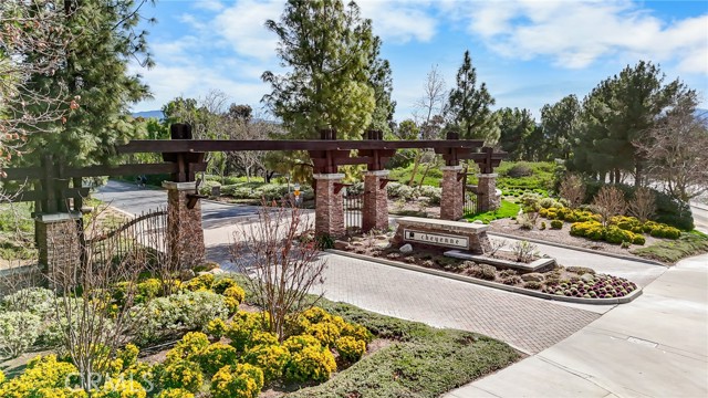 Detail Gallery Image 2 of 45 For 26502 Big Sur Dr, Valencia,  CA 91354 - 3 Beds | 3 Baths