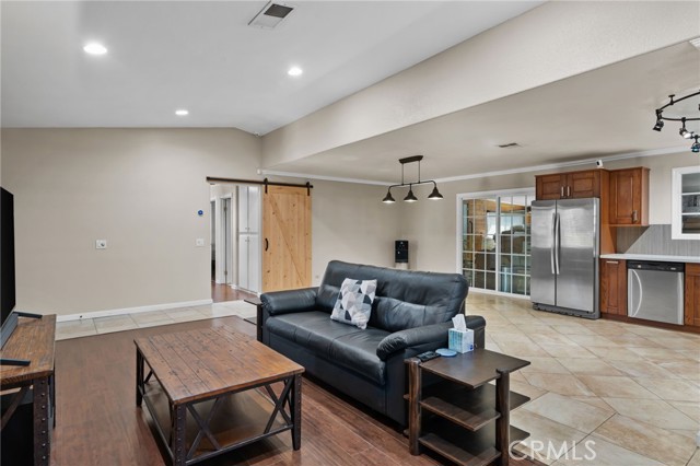 Detail Gallery Image 8 of 27 For 15691 Montgomery, Fontana,  CA 92336 - 3 Beds | 2 Baths