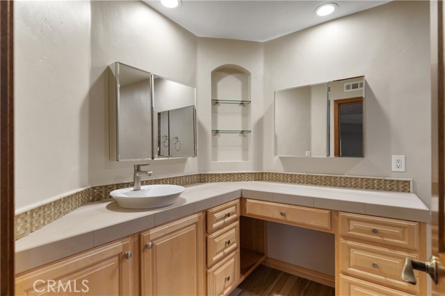 Detail Gallery Image 12 of 26 For 38501 Oaktree, Murrieta,  CA 92562 - 2 Beds | 2/1 Baths