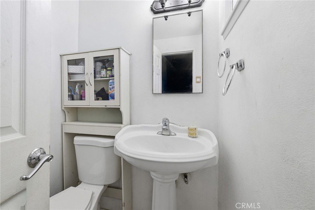 https://media.crmls.org/medias/ad4801bc-5e3a-40d4-a016-fc9dd06497b6.jpg?preset=X-Large