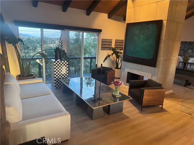 5177 Medina Road, Woodland Hills CA: https://media.crmls.org/medias/ad4819e7-be19-4d1b-bde7-6bdbd5021c0c.jpg