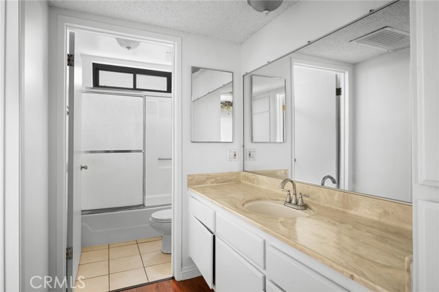 16226 Vanowen Street, Van Nuys CA: https://media.crmls.org/medias/ad4863a5-ba01-4117-ba27-32ef24cce8e5.jpg