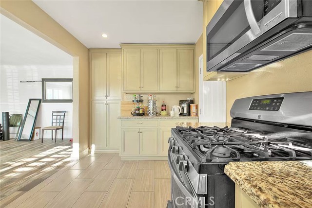 6442 Raymond Avenue, Long Beach CA: https://media.crmls.org/medias/ad48710b-6103-4744-9347-84298947e3c4.jpg