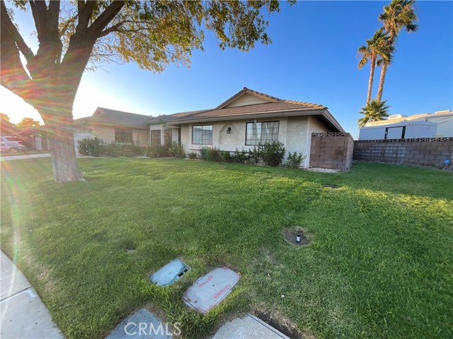 Detail Gallery Image 4 of 27 For 2823 Ash Glen Ave, Lancaster,  CA 93536 - 3 Beds | 2/1 Baths