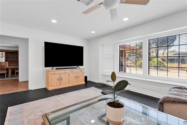 Detail Gallery Image 9 of 58 For 18186 Bangor, Hesperia,  CA 92345 - 4 Beds | 3 Baths