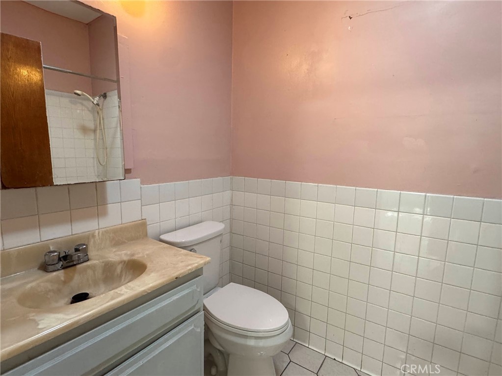 https://media.crmls.org/medias/ad4a00e7-2bc3-40fe-accd-f5cc034267ac.jpg?preset=X-Large