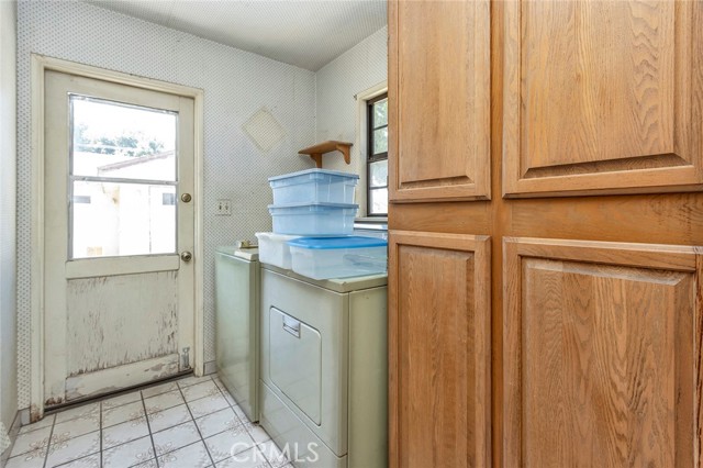 2106 E Cortez E Street, West Covina CA: https://media.crmls.org/medias/ad4ba307-fd6b-49b8-9c57-67ca4b29364d.jpg