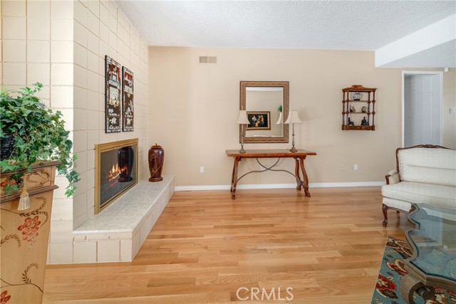 Detail Gallery Image 5 of 37 For 16346 Calahan St, North Hills,  CA 91343 - 3 Beds | 2/1 Baths