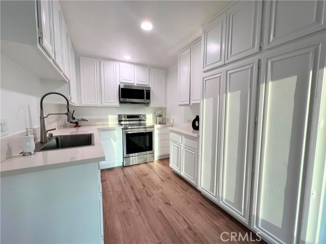 Detail Gallery Image 5 of 18 For 3417 Highwood Ct #148,  Simi Valley,  CA 93063 - 2 Beds | 2 Baths