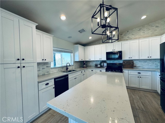 Detail Gallery Image 11 of 34 For 57780 San Andreas Rd, Yucca Valley,  CA 92284 - 4 Beds | 2 Baths