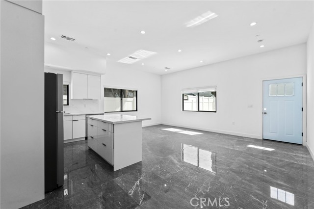 6827 Ranchito Avenue, Van Nuys CA: https://media.crmls.org/medias/ad4ea0d6-423c-49f4-be55-c9ac77dfe109.jpg