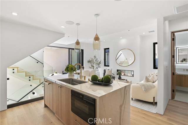 Detail Gallery Image 7 of 22 For 604 Narcissus Ave #1/2,  Corona Del Mar,  CA 92625 - 2 Beds | 2/1 Baths