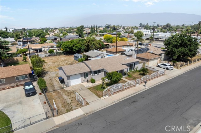 7726 Blanchard Avenue, Fontana CA: https://media.crmls.org/medias/ad4f869e-1ff9-452c-a7ab-1e220295d53e.jpg
