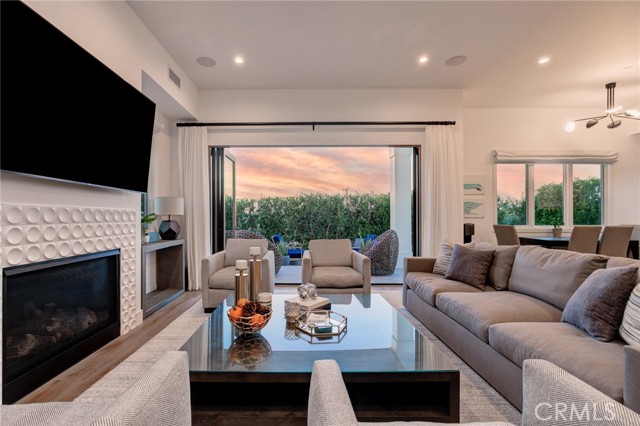 665 19th Street, Manhattan Beach, California 90266, 5 Bedrooms Bedrooms, ,7 BathroomsBathrooms,Residential,Sold,19th,SB22011803