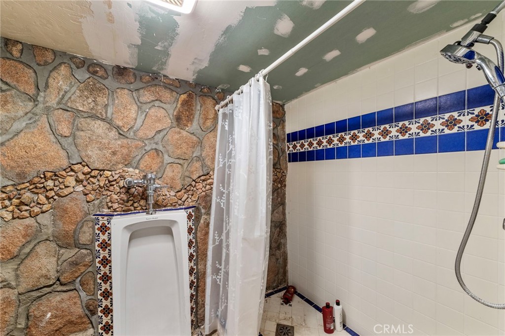 https://media.crmls.org/medias/ad4fbe53-4481-4b03-bc08-03f3cfc8b39b.jpg?preset=X-Large