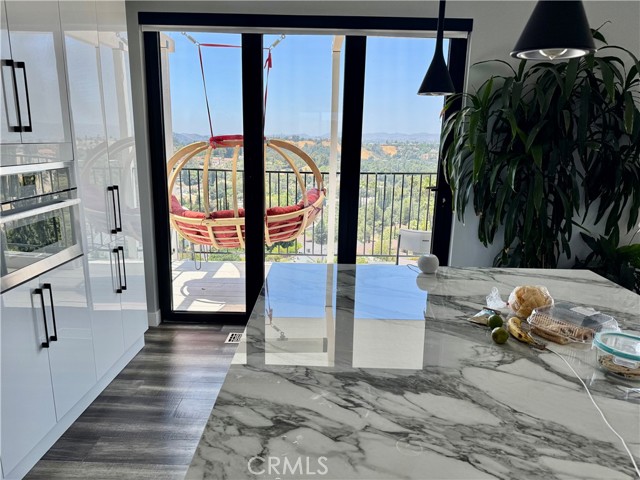 Detail Gallery Image 3 of 20 For 4413 San Blas Ave, Woodland Hills,  CA 91364 - 3 Beds | 3 Baths