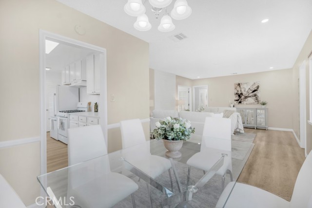 8901 Amigo Avenue, Northridge CA: https://media.crmls.org/medias/ad50bc05-dc89-4252-9a66-de8b3f0bdebb.jpg