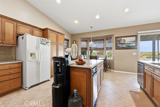 21268 Chardonnay, Apple Valley CA: https://media.crmls.org/medias/ad50c901-48ec-4fc0-b3c8-61a2d468ba3b.jpg