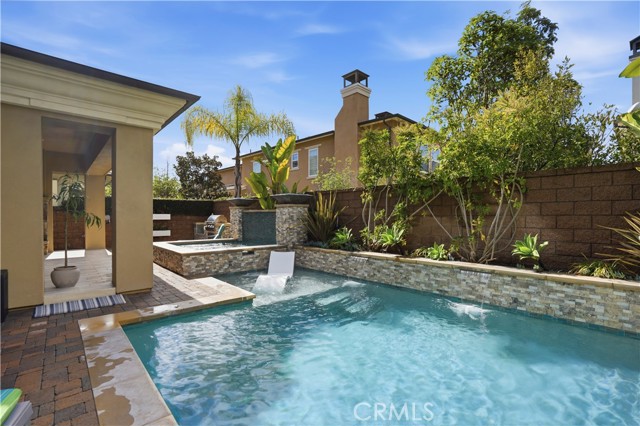 Detail Gallery Image 5 of 55 For 17491 Oakbluffs Lane, Huntington Beach,  CA 92649 - 5 Beds | 5/1 Baths