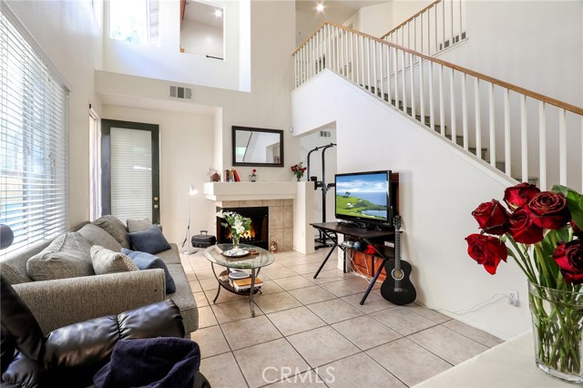 Detail Gallery Image 6 of 39 For 3738 Springmount St, Riverside,  CA 92501 - 3 Beds | 2/1 Baths