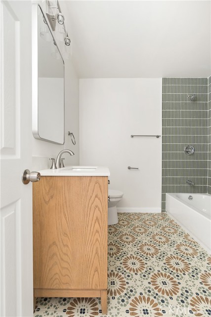 Detail Gallery Image 39 of 52 For 1251 Leighton Ave #1251,  Los Angeles,  CA 90037 - 5 Beds | 2 Baths