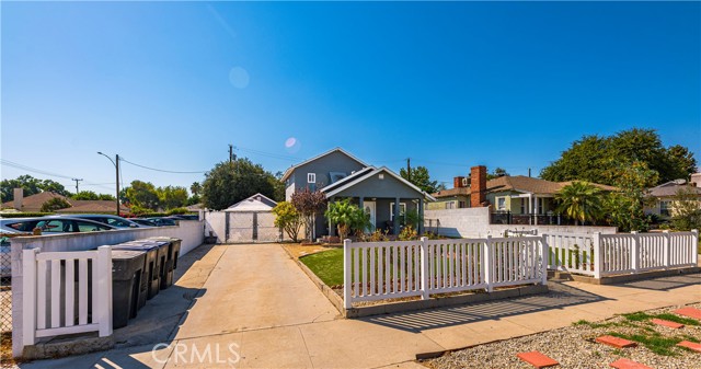 Detail Gallery Image 6 of 45 For 417 N Lamer St, Burbank,  CA 91506 - 5 Beds | 2 Baths