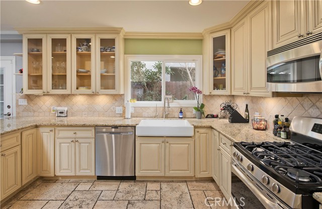 Detail Gallery Image 9 of 22 For 12442 Rye St, Studio City,  CA 91604 - 4 Beds | 2/1 Baths