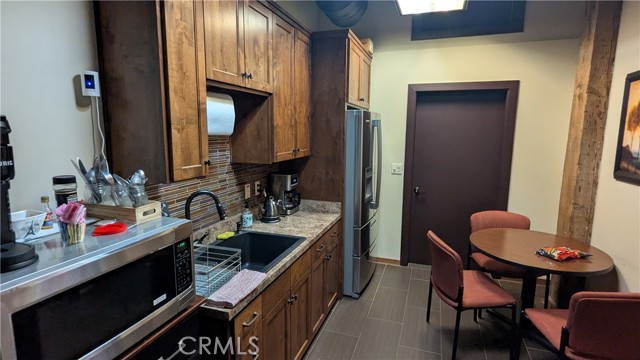 1880 Santa Barbara Avenue, San Luis Obispo CA: https://media.crmls.org/medias/ad533b32-89aa-4d10-9d3e-ea872ebdf8a2.jpg