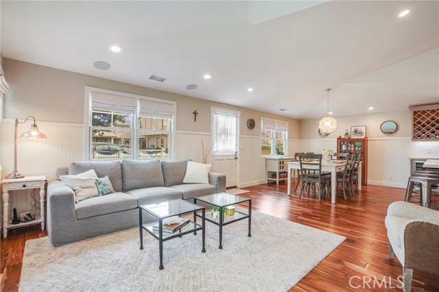 2002 Robinson Street, Redondo Beach, California 90278, 3 Bedrooms Bedrooms, ,2 BathroomsBathrooms,Residential,Sold,Robinson,PV21181666