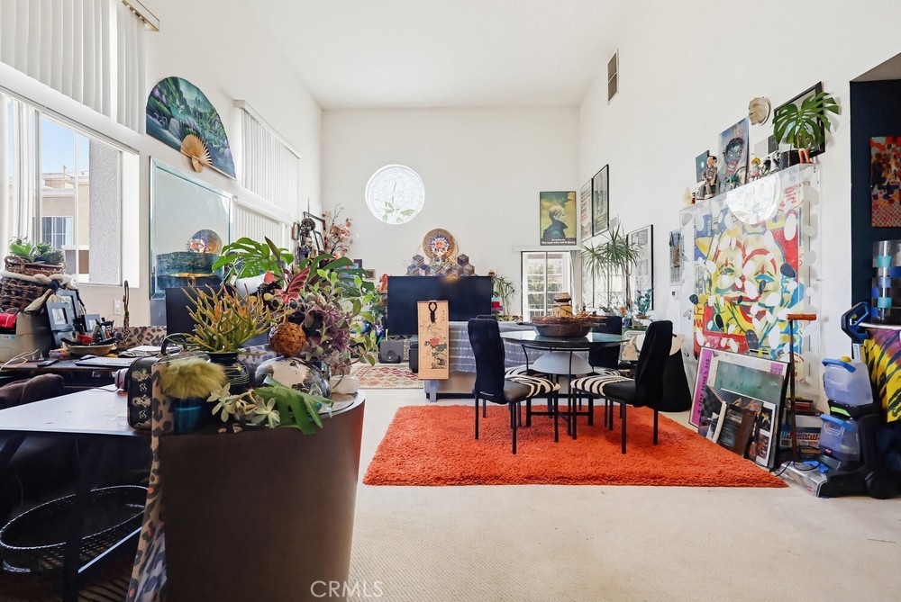 https://media.crmls.org/medias/ad53981f-7f1d-48a1-a664-925599ecd57a.jpg?preset=X-Large
