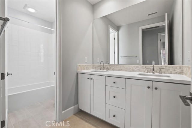 211 Fiore, Irvine CA: https://media.crmls.org/medias/ad53a389-173d-487c-943d-9891e8b29153.jpg