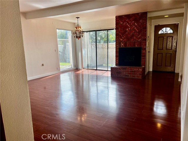 Detail Gallery Image 5 of 40 For 19451 Sherman Way #501,  Reseda,  CA 91335 - 3 Beds | 2/1 Baths