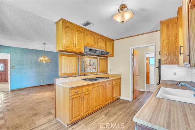 1503 S Broadmoor Avenue, West Covina CA: https://media.crmls.org/medias/ad5441e8-0b82-439f-ad96-ac7e721c433b.jpg