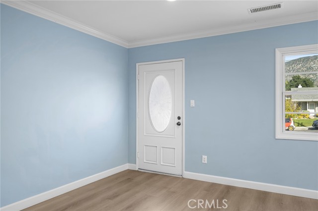 Detail Gallery Image 4 of 29 For 8012 Jayseel St, Sunland,  CA 91040 - 3 Beds | 2 Baths