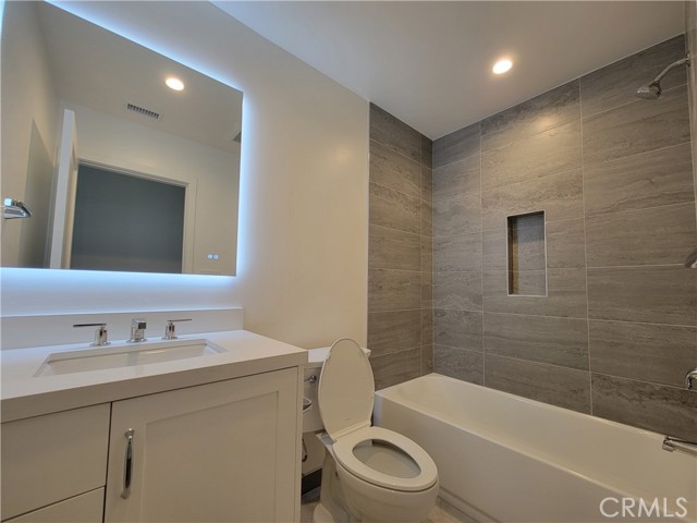 Detail Gallery Image 11 of 24 For 1159 Fiat St, Torrance,  CA 90502 - 3 Beds | 2 Baths