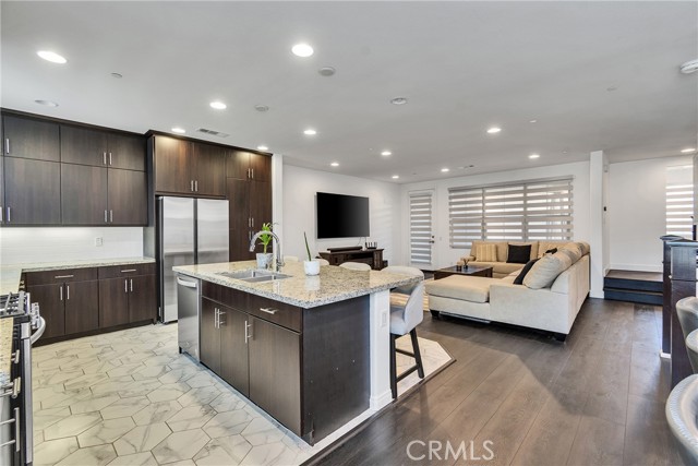 58 Origin, Irvine CA: https://media.crmls.org/medias/ad56a9e3-6908-404a-a910-9028ff781796.jpg