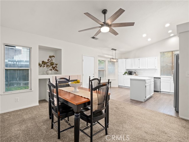 Detail Gallery Image 8 of 29 For 2725 Beverly Ave, Clovis,  CA 93611 - 3 Beds | 2 Baths