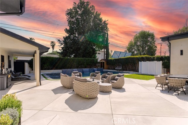 Detail Gallery Image 15 of 70 For 7714 Lasaine Ave, Northridge,  CA 91325 - 3 Beds | 4 Baths