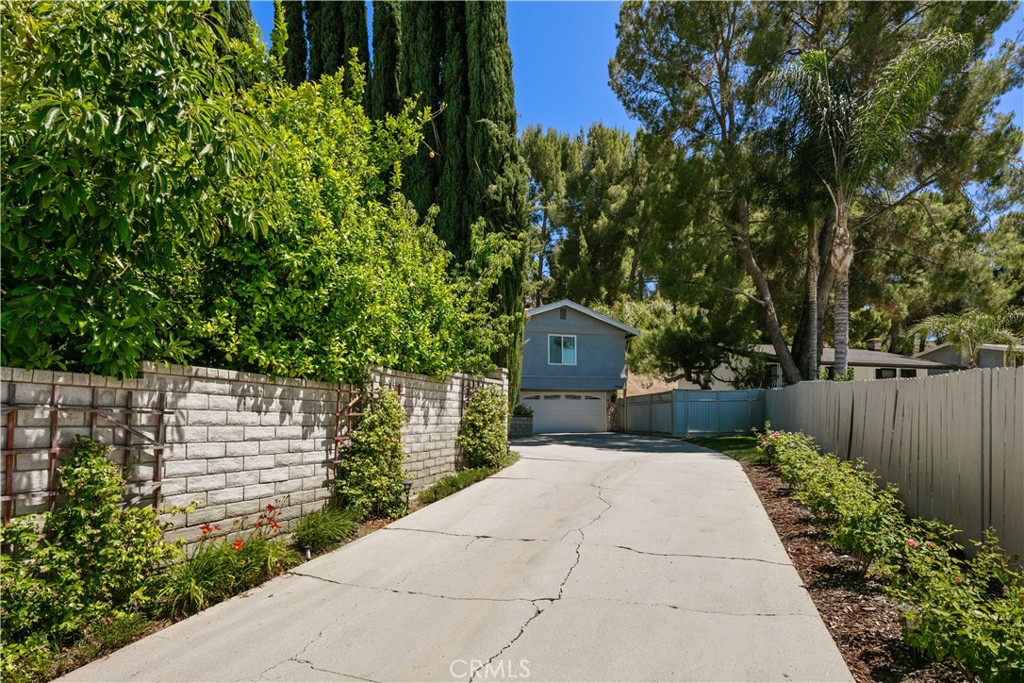 https://media.crmls.org/medias/ad57d6a5-1986-4569-84b1-df50e4962cfe.jpg?preset=X-Large