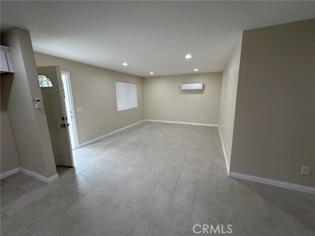 Detail Gallery Image 6 of 16 For 16424 El Molino Ct #1,  Fontana,  CA 92335 - 4 Beds | 2 Baths