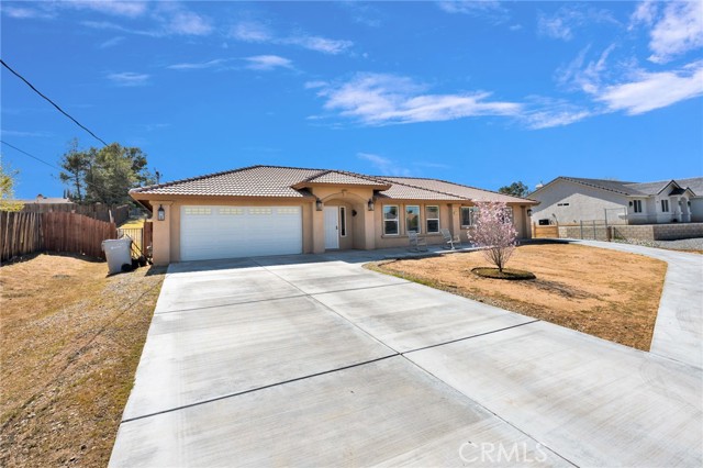 Detail Gallery Image 3 of 43 For 18125 Catalpa, Hesperia,  CA 92345 - 4 Beds | 2 Baths