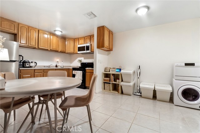 Detail Gallery Image 15 of 27 For 7321 Lennox Ave #I7,  Van Nuys,  CA 91405 - 2 Beds | 2 Baths