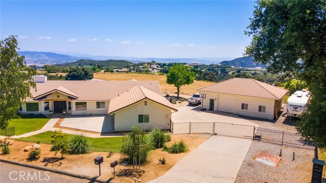 13288 Oak Crest Drive, Yucaipa CA: https://media.crmls.org/medias/ad5abbaa-9bfe-4b24-8a0f-bff5bffc9df3.jpg