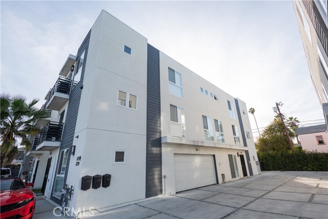 2725 S La Brea Avenue, Los Angeles CA: https://media.crmls.org/medias/ad5abfc0-6134-4896-b38b-d527e8f534d0.jpg